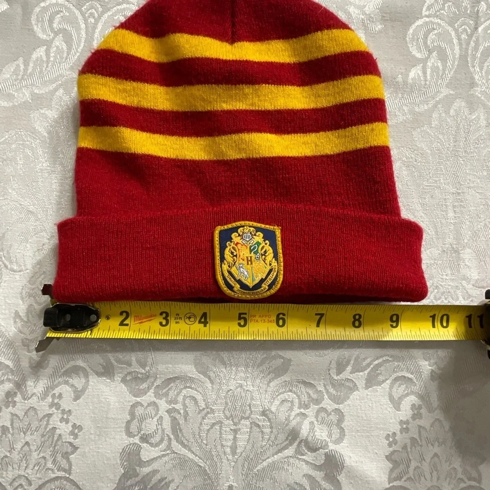 Harry Potter Gryffindor Cuffed Beanie Knit Hat And Scarf Combo Set - Picture 8 of 11